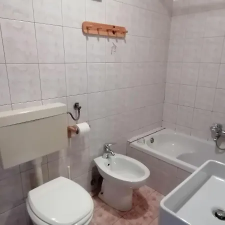 Apartment & Smucka *